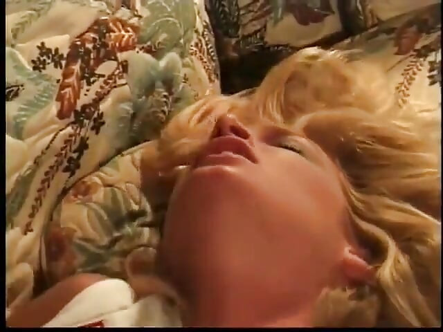 Blond piękna cheerleaderka rucha gwiazdę po dzikiej grze