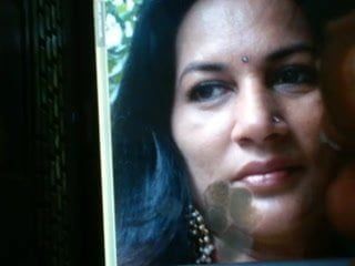 भारतीय चाची के सेक्सी चेहरे को श्रद्धांजलि