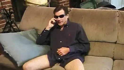 Sperma fressende blondine genießt es, ihr analloch penetriert zu bekommen