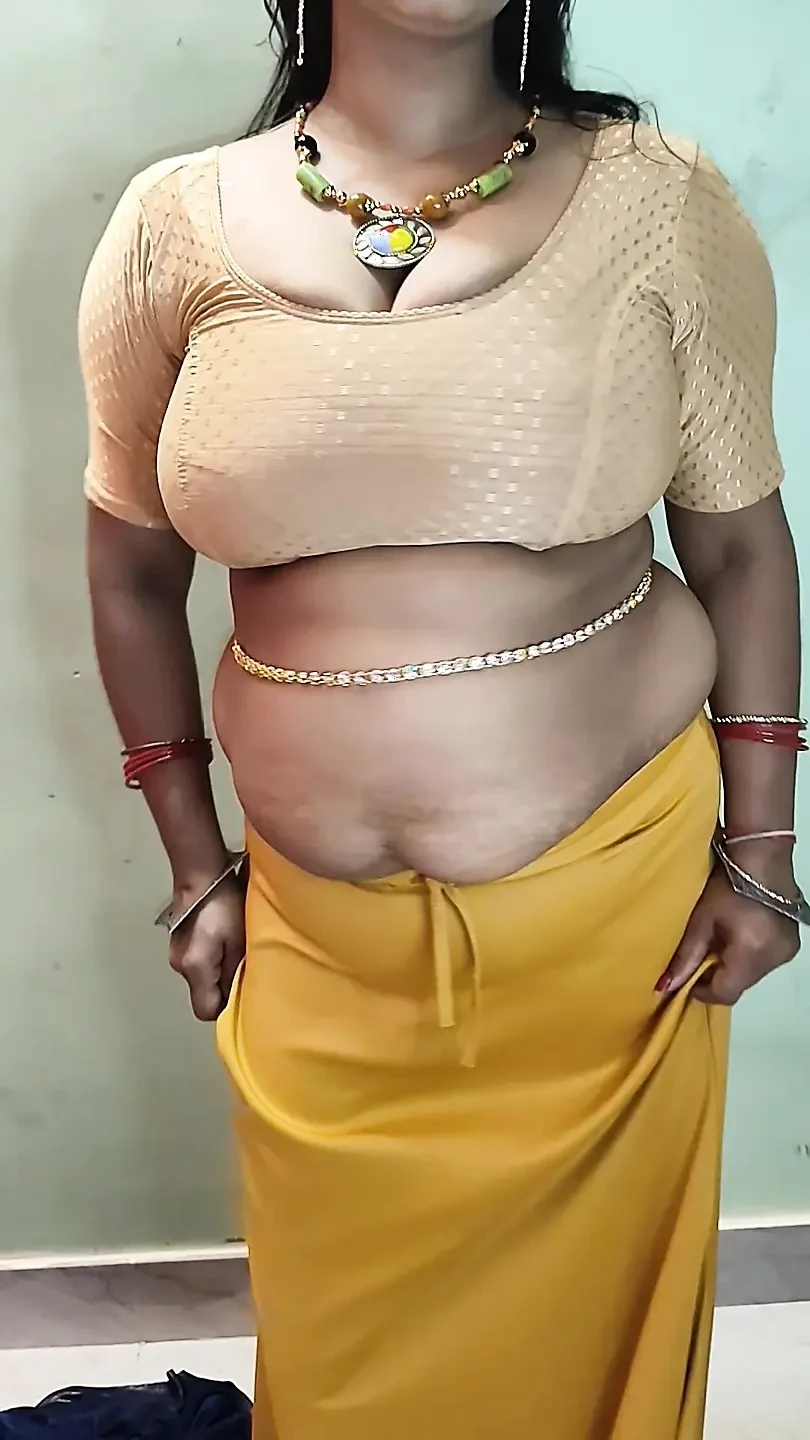 Indian chubby bbw wife saree show and dirty talking