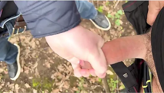Parkta etrafı gözetlerken aç evli adamı yarak ararken buldum.