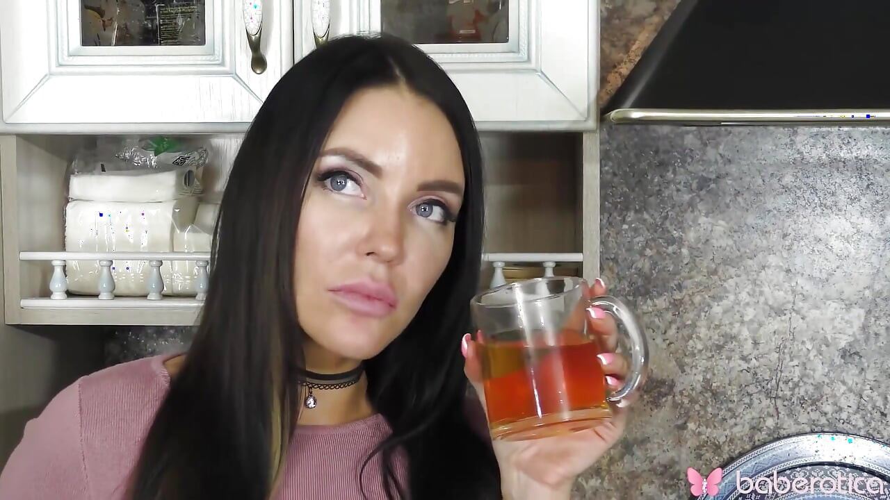 Nasza najnowsza urocza, Kamila jest taką hottie!