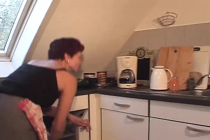 Bà già từ Pháp bị đụ trong nhà bếp