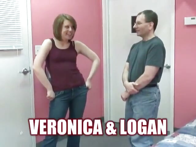 자지를 빠는 동안 자위하는 Veronica