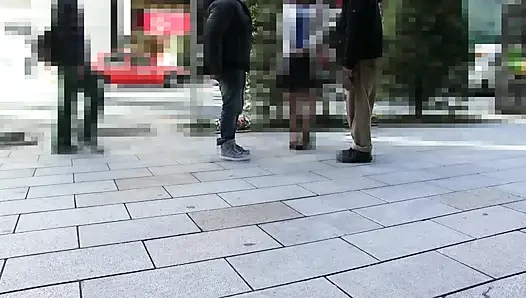 A121B08 A seductive beauty who smiles at men while moving her hips! A model-level erotic wife caught in Ginza!