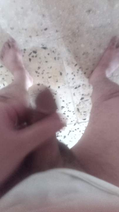 Is there anyone who wants to suck my cock?