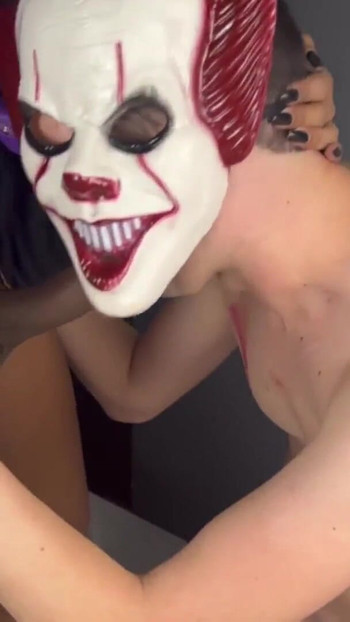Spectacular moment from "Trick or Treat ? On Friday the 13th, Mirella met Lacerda the Clown and showed him the real mischief."