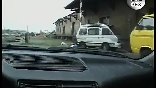 Грудастая брюнетка мастурбирует перед дрочкой и раком