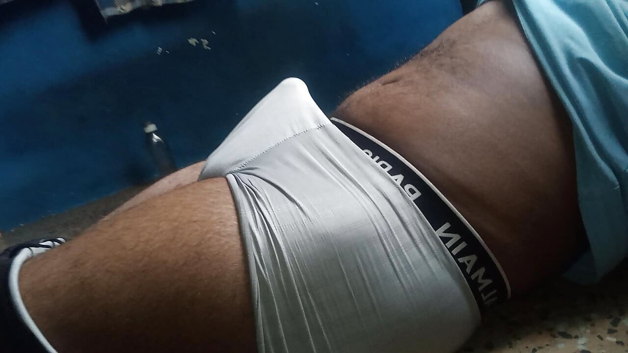 Fut anal și băiat homosexual cu țâțe
