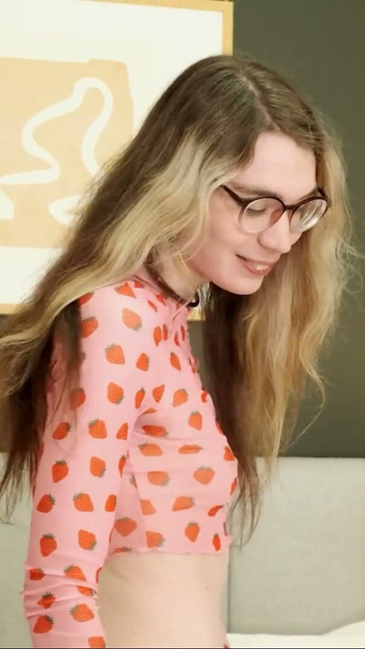 GROOBYGIRLS: Strawberry Blonde | Clip 1