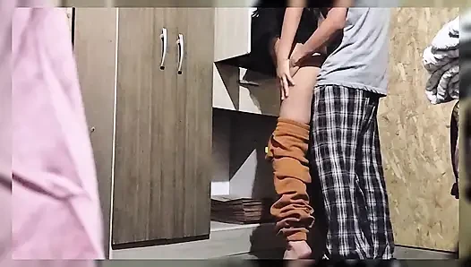 Dersten sonra üniversite öğrencimi dolaba "ders çalışmak" için evime alıyorum