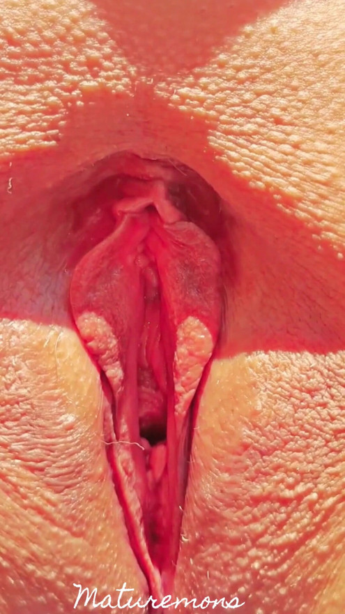 Horny mature shows super close up wide open cunt spread. | Clip 1