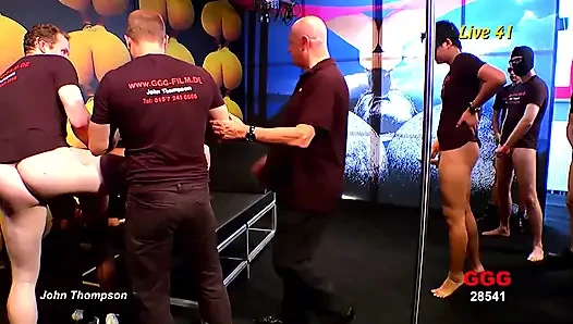 Ggg - MILF Pirang Dengan Payudara Besar Mendapat Gangbanged Oleh Sekelompok Pria Di Klub - Ggg Dalam Pertunjukan Langsung