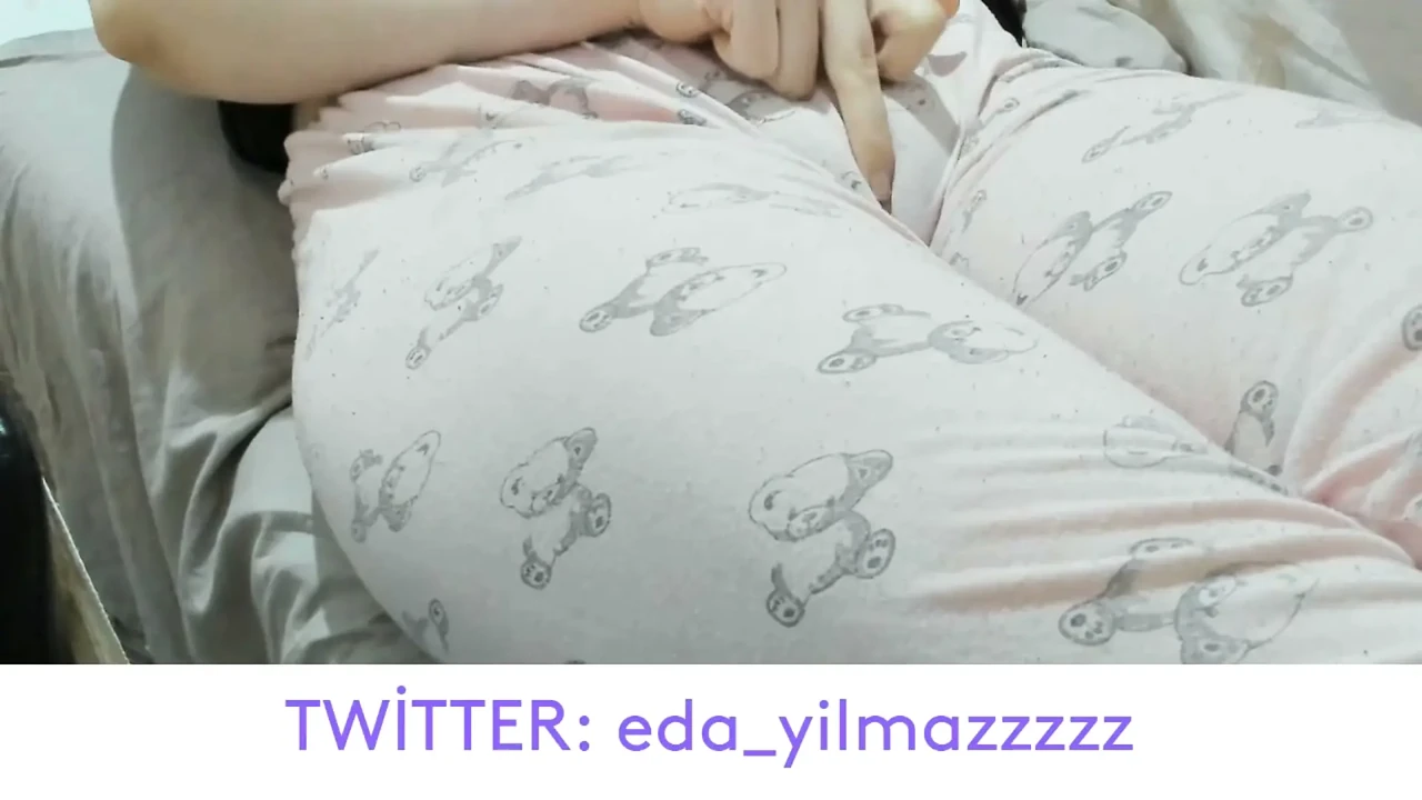 CAMEL TOE- MASTURBATION IN PAJAMAS- PUFFED PUSSY- SWOLLEN PUSSY- BIG PUSSY- TURKISH PORN- TURKISH MILF