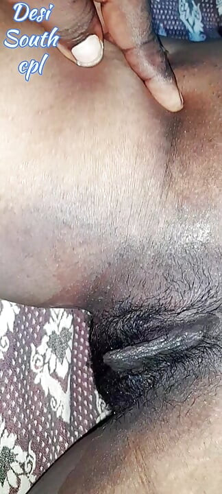 Indiancă desi din sudul Indiei soție tamilă linge pula călărind pe la spate sex indian video original de acasă