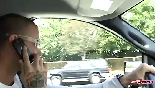 Karşılama sanatçısı sarışın sürtük Regan Anthony'nin boşalması için elinden geleni yapıyor