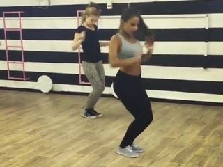 Gadis seksi Israel menari