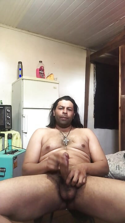 Lucrând și dezbrăcându-mă.