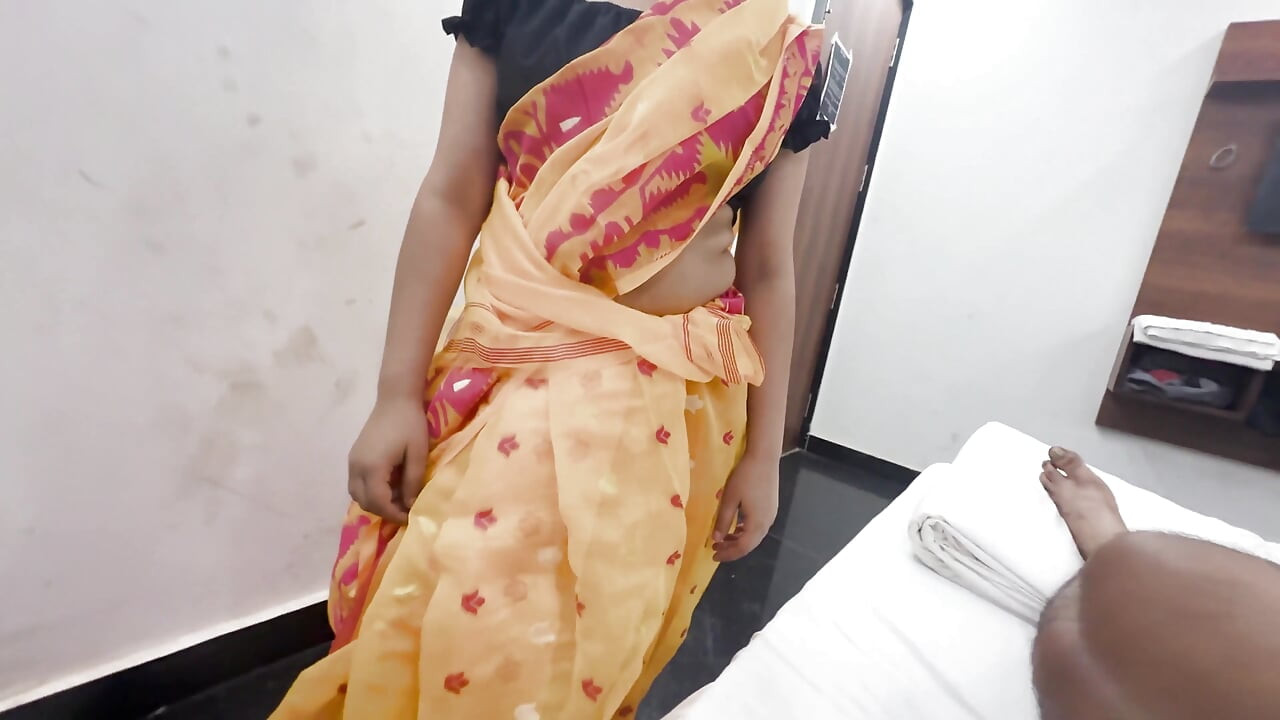 Malkin Ke Bahar Jaate He Nokrani Ne Wang Tambahan Ke Liye Seks Tegar Kiya
