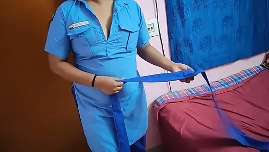 Üvey erkek kardeşim elbisemi değiştirirken girdi şimdi göğüslerimi ve amımı görmek istiyor, ne yapmam gerekiyor?