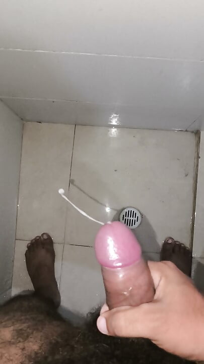 Hairy man pulling cum