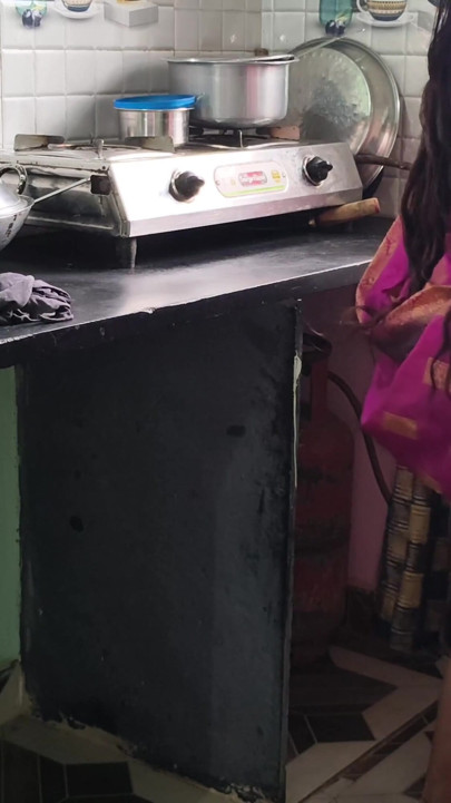 Hot Bhojpuri cultured aunty got all the water from her hot pussy taken out in the kitchen by her brother-in-law's son | Clip 1