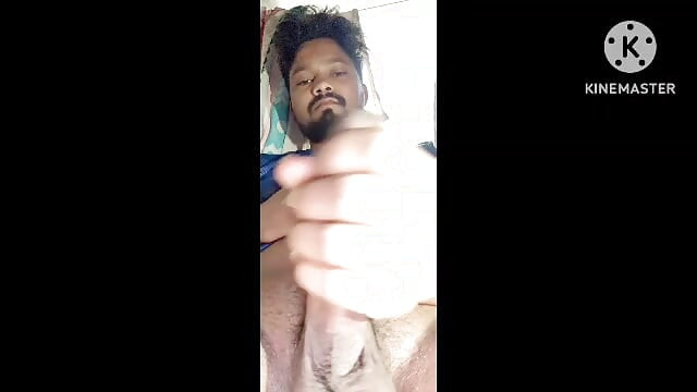 当他今天来时，他经常摇晃他的鸡巴。