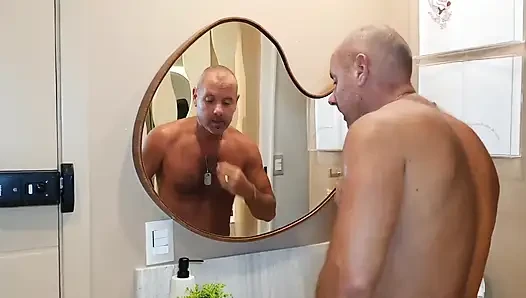 Gerçek eş değiştirenler! İki Brezilyalı ateşli kadın leo casanova tarafından sikiliyor ve yüzüne boşalma