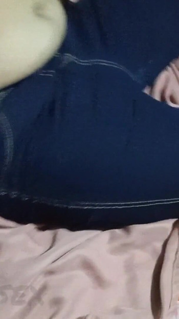 Nezaobilazan trenutak iz "Seks sa susjedima bhabhi. Desi Bhabhi seks s drugim muškarcem"