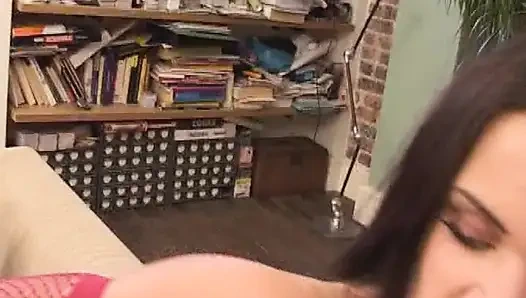 Mulut cewek perancis ini dientot habis-habisan sampai dicrot di dalam