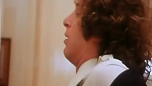 Трахательница вдовы снова делает это: Emma