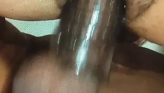 Мокрая киска вздыхает большую дырку