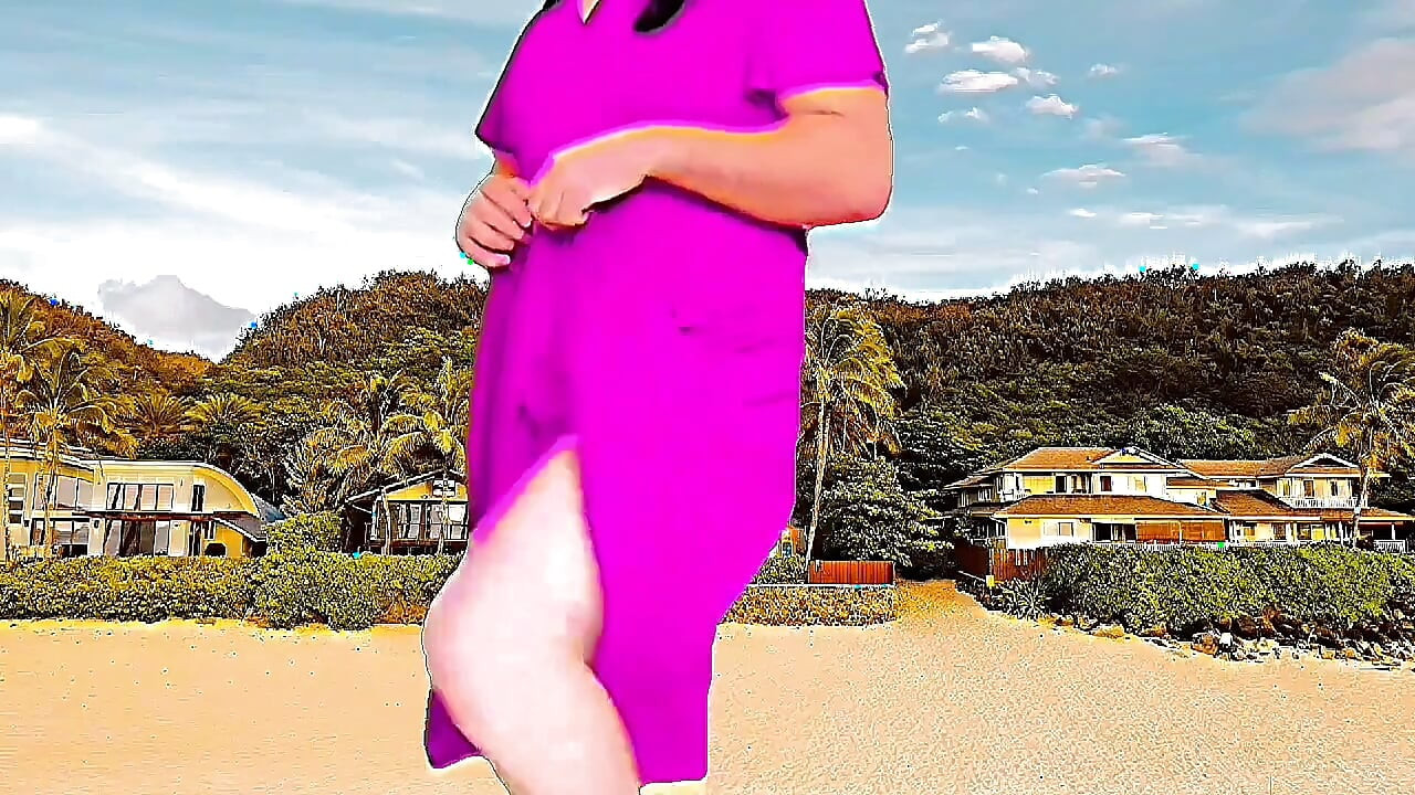 Prekrasan femboy drži kornet sladoleda pod suncem