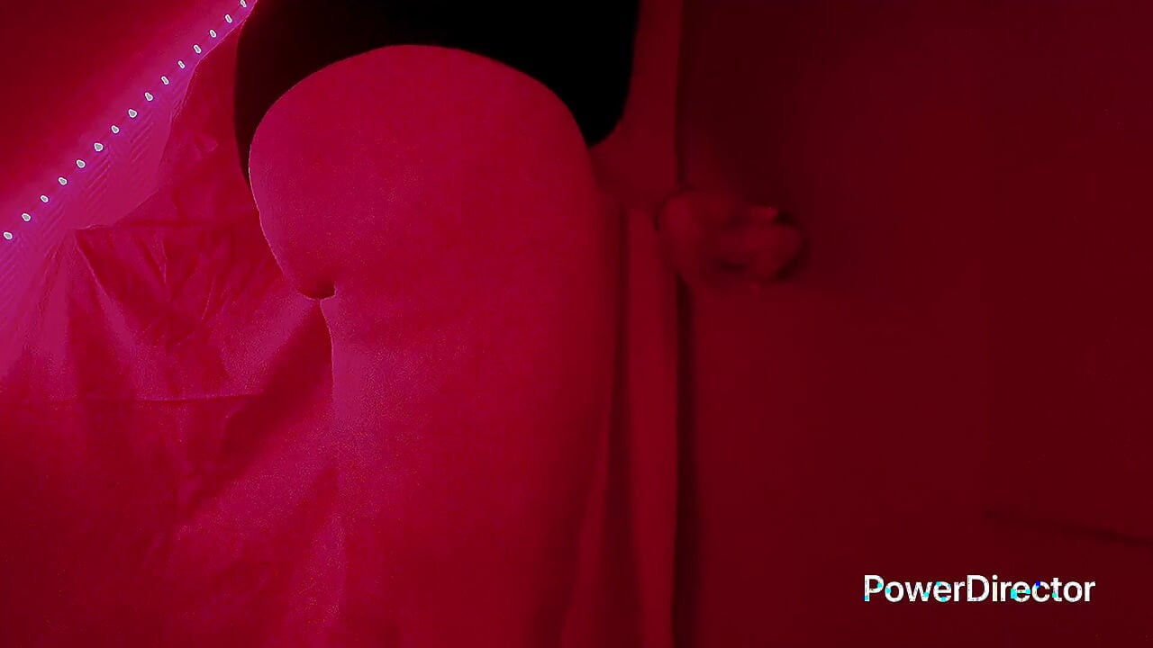 Glory Hole dalam tandas diskaun, saya menghisap orang asing