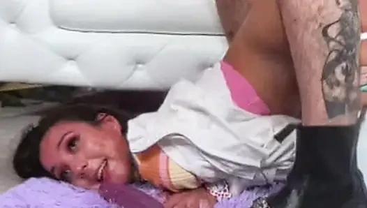 Sasha lagi asik nyepong sampai dicrot di dalam!