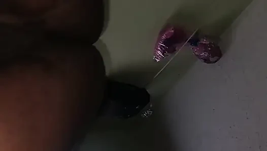 Persetubuhan keras dalam musim gugur bebas ke wanita kulit putih.