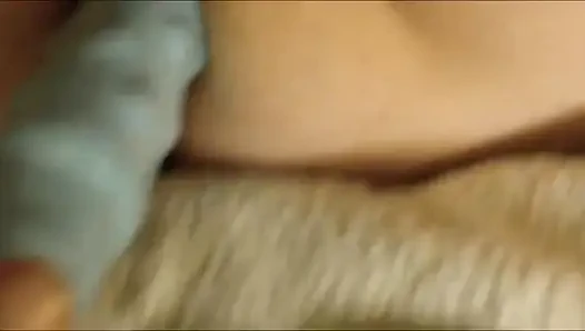 Apa yang terjadi jika aku sendirian di kamar b?