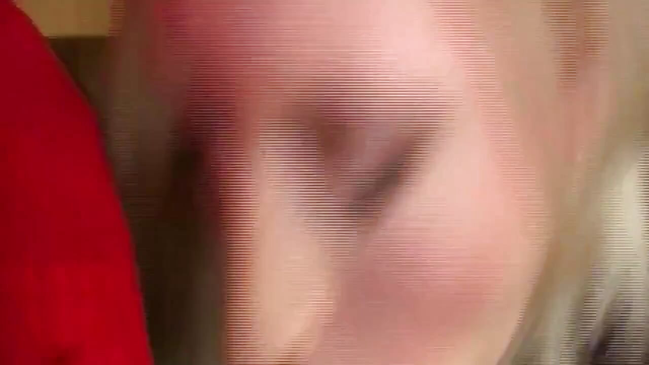 金髮深喉粗大雞巴，流著濕漉漉的口水