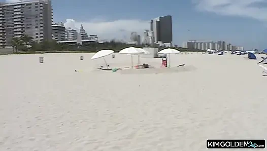 Brünette brünette schoenheit in wilder oral-action