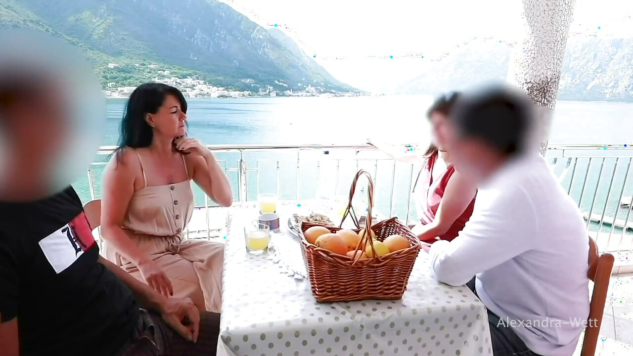 Ekstremt udendørs! Jeg pakker pikken ud midt i restauranten!