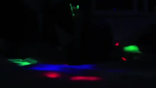 Romantik çift seks partisinde neredeyse yatağı ve kamerayı kırıyor