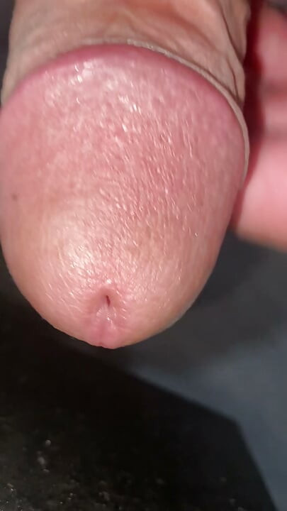 I have a horny cock , and I'm in the tolets to cum, I'm cumming my cock and I've been fucking it until I cum
