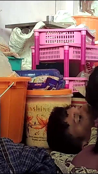 Detik menakjubkan dari "isteri India dan suami bercium romantik"