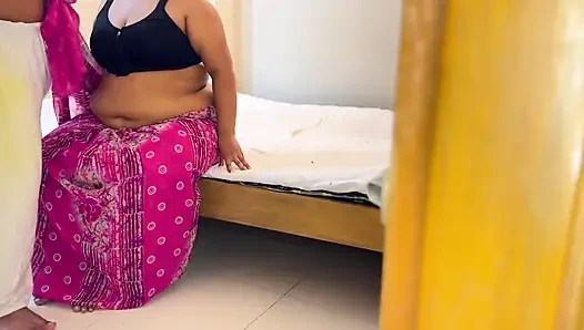 Индийская мачеха и пасынок делят постель в горячей