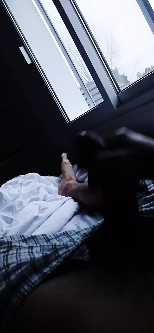 I wake up with a boner and horny and ended with a fap and cum