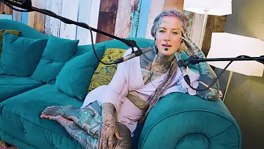 Ich spreche über B - Bordem - ASMR podcast SFW spricht goth dünnes mädchen dreadlocks tattoo model inked mädchen