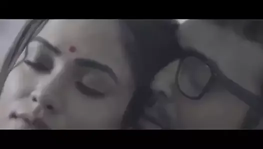 Romance caliente con una bella esposa india