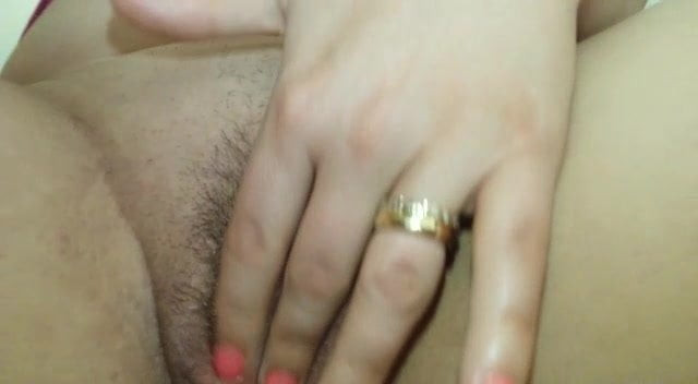 Milf pussy play