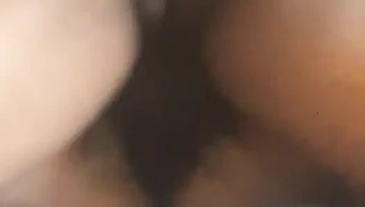 Jan muncrat banyak di dalam janet dan berteriak bersetubuh