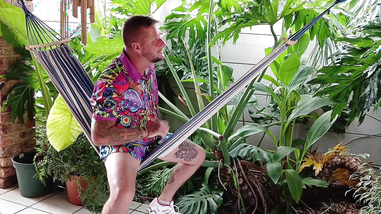 Hawaï baise dans la nature avec la petite hawaïenne blonde